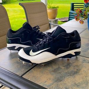 Nike Swingman MVP low baseball cleats
